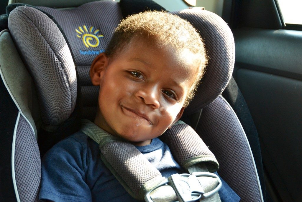 boy in five point harness carseat incorrectly Providence Moms Blog