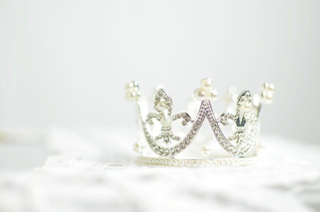 crown against white background Providence Moms Blog